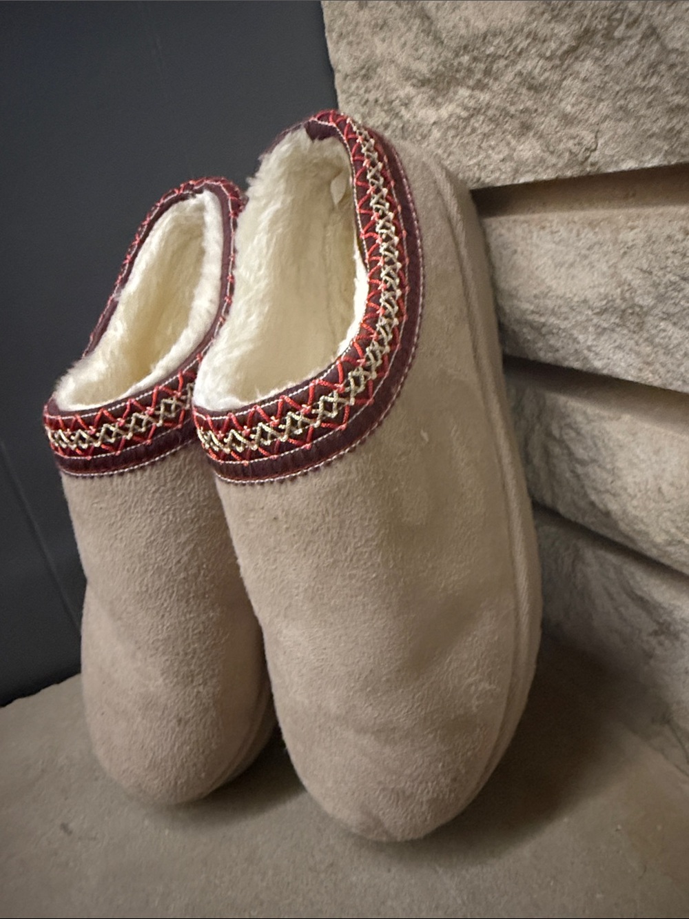 Women's Cream Faux-Suede Slip-On Slippers with Red Trim